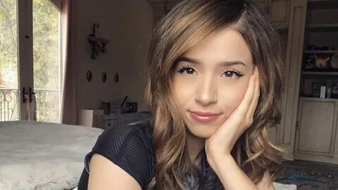 Pokimane slams viewer who criticized her for wearing legging