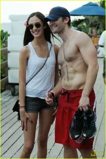 Full Sized Photo of matthew morrison shirtless miami beach 0