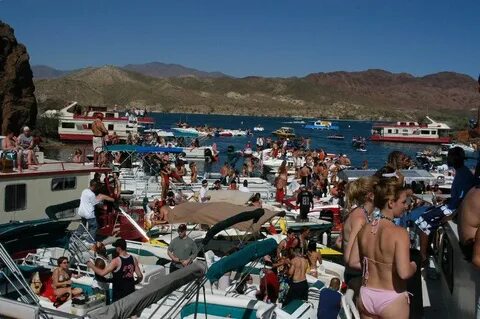 Canyon boat party held in Lake Havasu in San-Bernardino, Cal