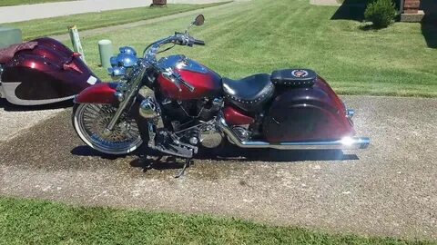 Custom 2001 Yamaha Roadstar & 2006 Roadliner Baggers - YouTu