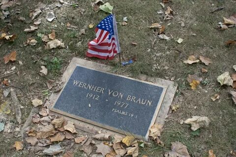 Ivy_Hill_Alexandria_VA_04 Wernher von Braun's grave, Ivy H. 
