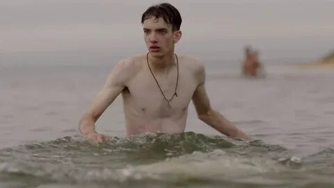 The Stars Come Out To Play: Kodi Smit-McPhee - Naked in "Gal