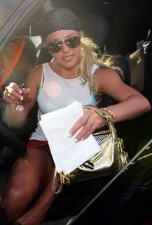 Britney Spears in pink thong upskirt UpskirtSTARS