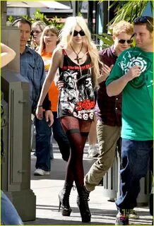 Taylor Momsen Is Pretty Reckless at The Grove: Photo 2518701
