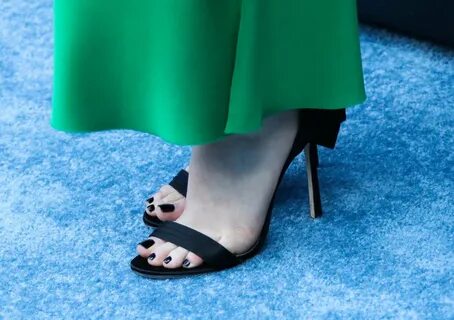 Maisie Williams Feet (17 photos) - celebrity-feet.com