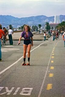 35 Interesting Vintage Photographs of Roller Skaters at Veni