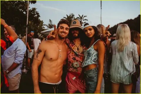 The Chainsmokers' Alex Pall & Drew Taggart Goes Shirtless at