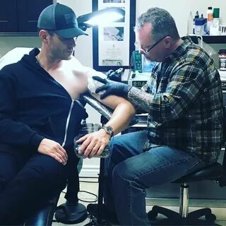 Jensen's getting tattoo Jensen ackles, Jensen ackles hot, Ne