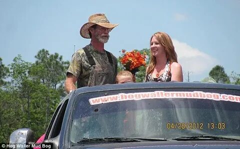 Florida couple have 'muddy redneck wedding' at Hog Waller Mu