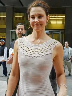 Ashley Judd in Tight Dress -01 GotCeleb