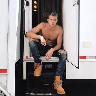 Who's that Boy ? - Matthew Noszka - Consort PR