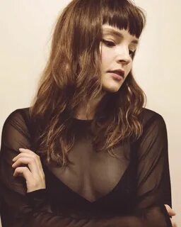 Pin by Shubham Soni on Lauren mayberry Lauren mayberry, Chvr