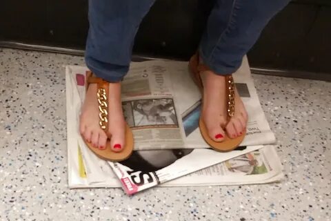 Red toes london tube - 28 Pics xHamster
