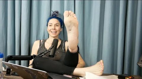 Whitney Cummings's Feet wikiFeet