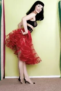 Pin by Alice Edwards on Petticoats Fifties dress, Fifties fashion, Petticoa...