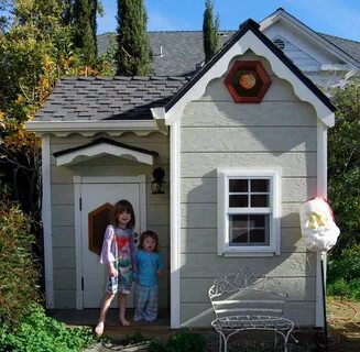 25 Amazing Outdoor Playhouse Ideas to Keep Your Kids Occupie