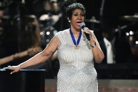 Aretha Franklin receives Honorary Degree from Harvard Univer