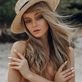 Maria Zhgenti Nude & Sexy (37 Photos) .