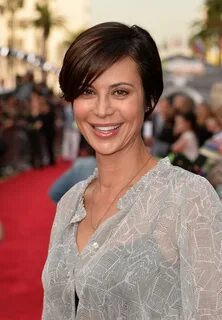 More Pics of Catherine Bell Side Parted Straight Cut (2 of 4