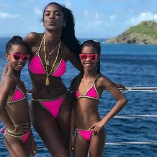 MOMMY & ME: #KimPorter and her twin girls stunting on em wit