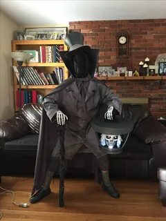 DIY Hatbox Ghost Costume I made for my son. Hatbox ghost, Ha