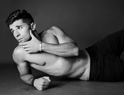 JAKE MILLER: Rapero de torso fornido y grandes bíceps - Foro