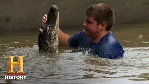 Swamp People: WILLIE TEACHES LITTLE WILLIE A LESSON IN GATOR