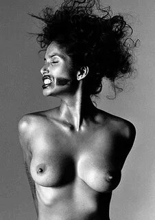 Padma Lakshmi Nude Pics.