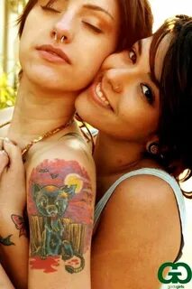 Красивые девушки с татуировками (49 фото)