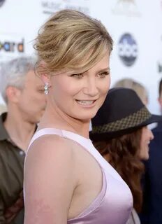 More Pics of Jennifer Nettles Classic Bun (7 of 31) - Jennif