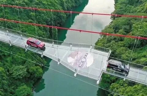 Самый большой в мире стеклянный мост занесен в Книгу рекордо