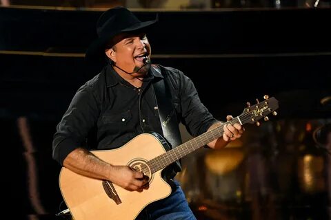 Garth Brooks cancels 5 shows, cites 'new wave' of Covid