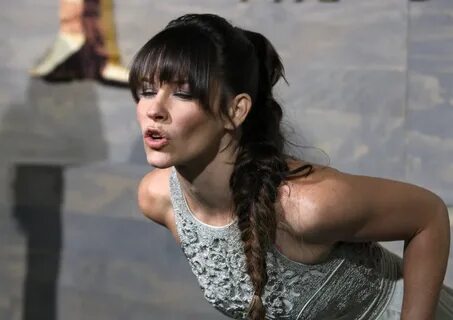 Cele bitchy Evangeline Lilly in Catherine Deane at 'The Hobb