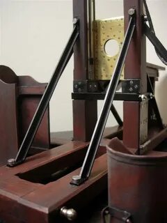 1907 Guillotine Model