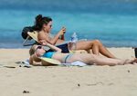 Scarlett Johansson in Bikini at a Beach in Hawaii - Сelebs o