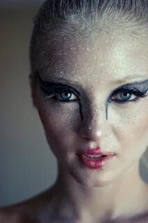 Black Swan make-up Black swan makeup, Bird makeup, Makeup