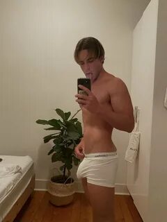 Brandon - 20 Pics xHamster