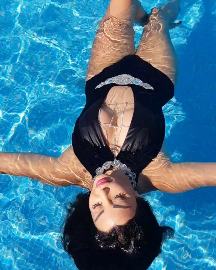 Rola Yammout رولا يموت в Instagram: "I love water 🐳 🐋 🐟 🐬 🐠 🐡 🦀...