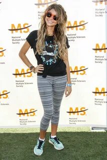 Sarah Hyland At 2nd BEAT MS Dance Walk Pacific Palisades - C