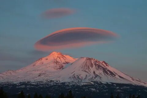 Pin by Alexandria Catherine on Fames Lenticular clouds, Moun