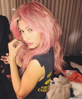 Hailey Baldwin’s New Hair Color Is Better Than Rose Gold Pin