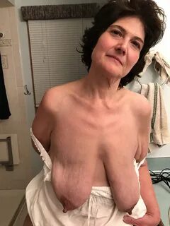 Old saggy women nasty tits - OlderWomenNaked.com