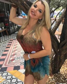 の イ ン ス タ グ ラ ム."Good moaning 😇 what’s everyone up to this Milf Monda...