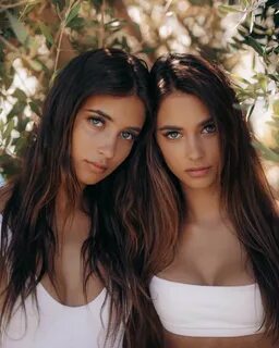 Twin sisters - Photo of beautiful twins