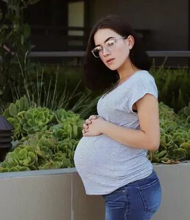 Sexy Pregnant Girls Twitterissä