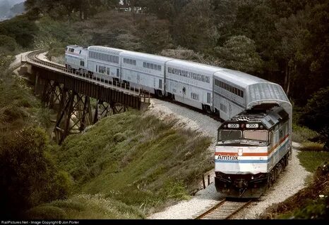 Amtrak F40PH 200 leads the Sun Tan Special along the Pacific