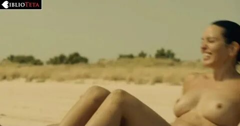Marta Milans desnuda en la Temporada 1 de El Embarcadero - L