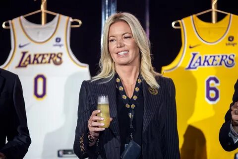 Jeanie Buss Loves Jay Mohr, and She Wants Everyone to Know I