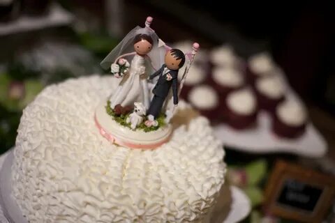 white wedding cake cute bride groom wedding cake topper