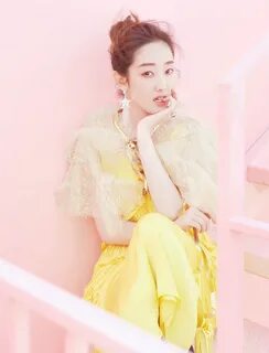 Jiang Mengjie poses for photo shoot China Entertainment News